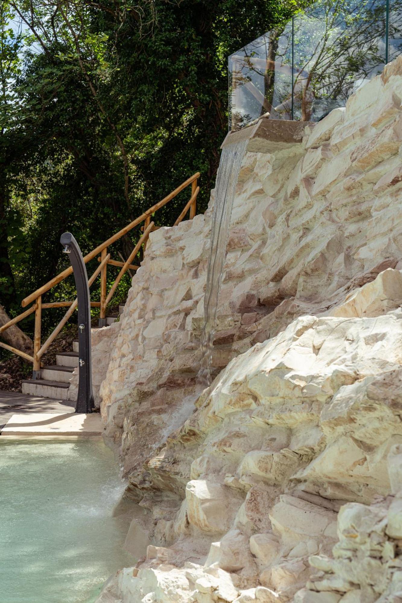 La Forestale Luxury Ecolodge Piano Terra- Appt อัคกวาลาญา ภายนอก รูปภาพ