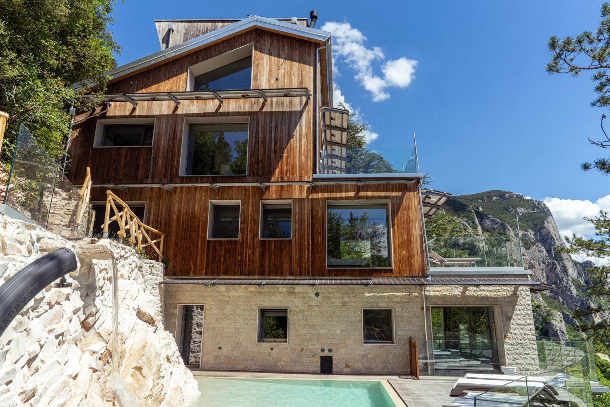 La Forestale Luxury Ecolodge Piano Terra- Appt อัคกวาลาญา ภายนอก รูปภาพ